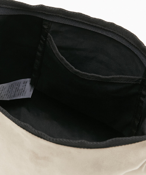 WILD THINGS（ワイルドシングス）の「WILD THINGS ワイルドシングス別注  フェイクスウェード サコッシュ バッグ（ショルダーバッグ・メンズ・ブラック/ベージュ/グレー・FREE）」の7枚目の写真