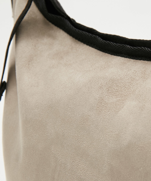 WILD THINGS（ワイルドシングス）の「WILD THINGS ワイルドシングス別注  フェイクスウェード サコッシュ バッグ（ショルダーバッグ・メンズ・ブラック/ベージュ/グレー・FREE）」の12枚目の写真