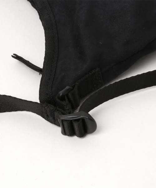 WILD THINGS（ワイルドシングス）の「WILD THINGS ワイルドシングス別注  フェイクスウェード サコッシュ バッグ（ショルダーバッグ・メンズ・ブラック/ベージュ/グレー・FREE）」の5枚目の写真