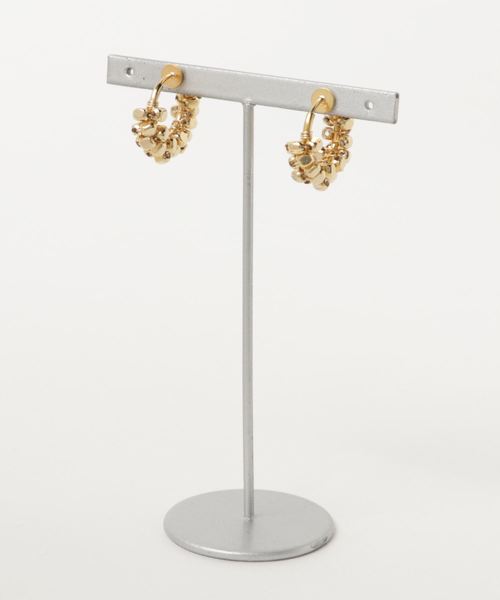TONE SELECT GOODS(トーンセレクトグッズ)の「【marinaJEWELRY】14kgf/GOLD square metal wrapped hoop earring(イヤリング・レディース・ゴールド・M)」の2枚目の写真