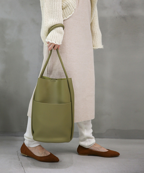 select MOCA（セレクトモカ）の「フェイクレザーバケットバッグ(フェイクソフトレザービッグポケットショルダーバック)（ショルダーバッグ・レディース・ブラック/ベージュ/カーキ・FREE）」の3枚目の写真