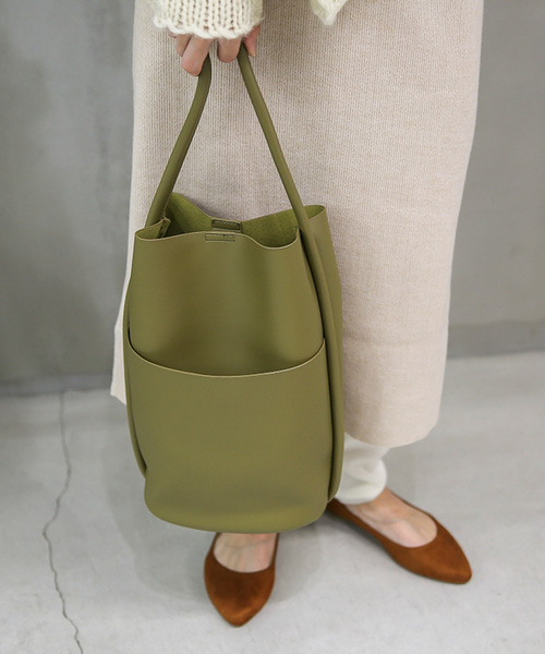 select MOCA（セレクトモカ）の「フェイクレザーバケットバッグ(フェイクソフトレザービッグポケットショルダーバック)（ショルダーバッグ・レディース・ブラック/ベージュ/カーキ・FREE）」の6枚目の写真