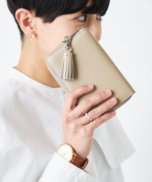 Actually(アクチュアリー)の「本革財布 B7サイズ コンパクト ウォレット(財布・レディース・レッド/シルバー/ブラック/グレー/イエロー/ブルー/ゴールド/オレンジ/ブラック系その他/ゴールド系その他/シルバー系その他/イエロー系その他/グリーン/ピンク/ベージュ/ドット/レモンイエロー/グリーン系その他/ラベンダー/キャメル/フューシャピンク/ブルー系その他/ボルドー/タン/ターコイズブルー/ダークブルー/ライトパープル/ライトグリーン/イエロー系・フリー)」の4枚目の写真