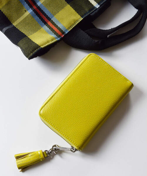 Actually(アクチュアリー)の「本革財布 B7サイズ コンパクト ウォレット(財布・レディース・レッド/シルバー/ブラック/グレー/イエロー/ブルー/ゴールド/オレンジ/ブラック系その他/ゴールド系その他/シルバー系その他/イエロー系その他/グリーン/ピンク/ベージュ/ドット/レモンイエロー/グリーン系その他/ラベンダー/キャメル/フューシャピンク/ブルー系その他/ボルドー/タン/ターコイズブルー/ダークブルー/ライトパープル/ライトグリーン/イエロー系・フリー)」の17枚目の写真