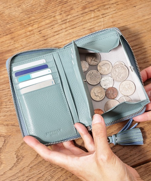 Actually(アクチュアリー)の「本革財布 B7サイズ コンパクト ウォレット(財布・レディース・レッド/シルバー/ブラック/グレー/イエロー/ブルー/ゴールド/オレンジ/ブラック系その他/ゴールド系その他/シルバー系その他/イエロー系その他/グリーン/ピンク/ベージュ/ドット/レモンイエロー/グリーン系その他/ラベンダー/キャメル/フューシャピンク/ブルー系その他/ボルドー/タン/ターコイズブルー/ダークブルー/ライトパープル/ライトグリーン/イエロー系・フリー)」の6枚目の写真