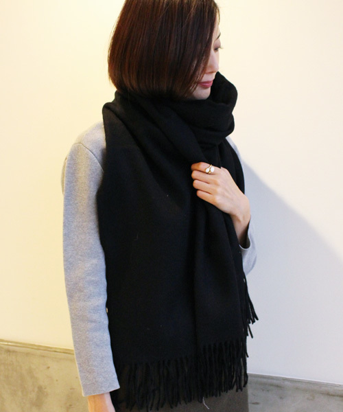 BEAUTY&YOUTH UNITED ARROWS（ビューティーアンドユースユナイテッドアローズ）の「BYSF ソリッドカラーストール 70×180 ◆（ストール/ショール・レディース・ブラック/ブラウン/ピンク/グレー/ダークグレー/オリーブ/ネイビー・フリー）」の2枚目の写真