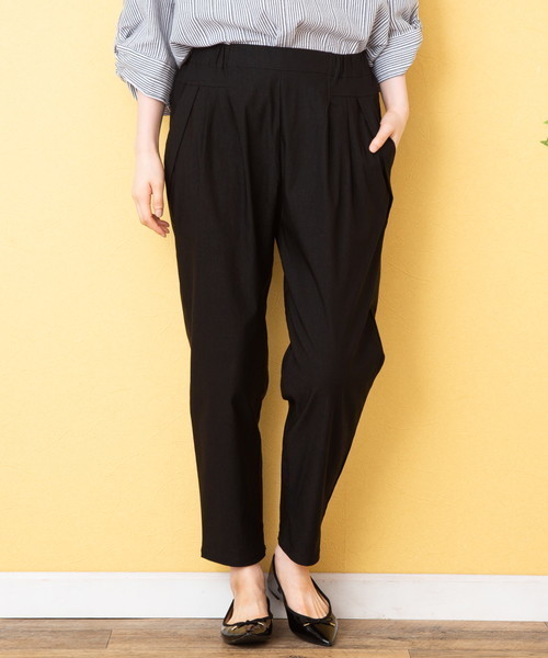 EVLOVE(イヴロヴ)の「タックストレッチテーパードパンツ(その他パンツ・レディース・ブラック・17号/15号)」の1枚目の写真