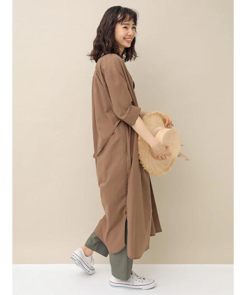 earth music&ecology(アースミュージックアンドエコロジー)の「羽織りシャツワンピース 〇*(ワンピース・レディース・ダークグリーン/ベージュ/ネイビー/ブラウン/アイボリー/ピンク系その他2・FREE)」の3枚目の写真