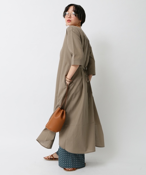 earth music&ecology(アースミュージックアンドエコロジー)の「羽織りシャツワンピース 〇*(ワンピース・レディース・ダークグリーン/ベージュ/ネイビー/ブラウン/アイボリー/ピンク系その他2・FREE)」の8枚目の写真