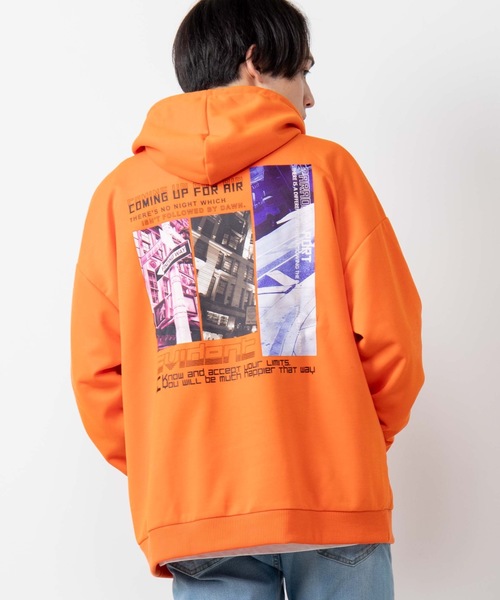 WEGO(ウィゴー)の「WEGO/シティフォトプルパーカ(パーカー・メンズ・ブラック/オレンジ・MEDIUM/LARGE)」の2枚目の写真