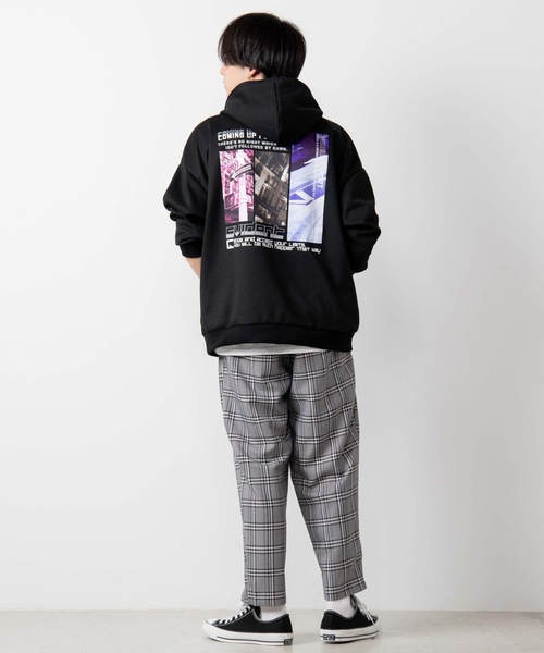 WEGO(ウィゴー)の「WEGO/シティフォトプルパーカ(パーカー・メンズ・ブラック/オレンジ・MEDIUM/LARGE)」の6枚目の写真