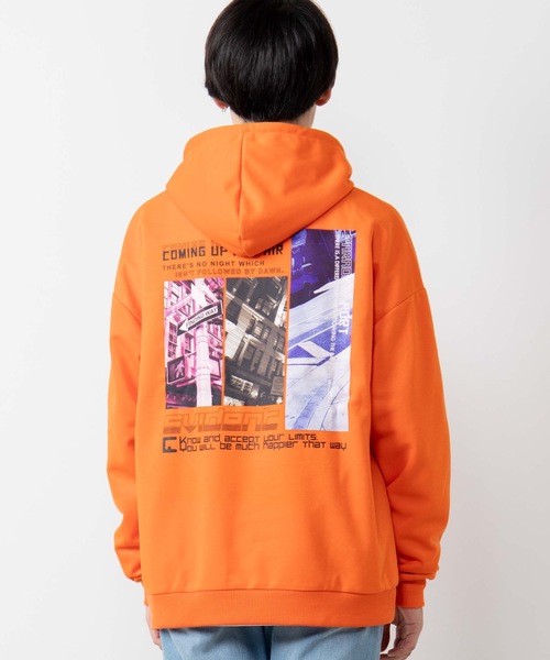 WEGO(ウィゴー)の「WEGO/シティフォトプルパーカ(パーカー・メンズ・ブラック/オレンジ・MEDIUM/LARGE)」の19枚目の写真