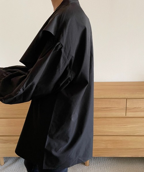 emi+(エミプラス)の「スタンドネック フリルチュニックシャツ(ワンピース・レディース・ブルー/ホワイト/ブラック/モカ/ベージュ/ライトグリーン・FREE)」の18枚目の写真