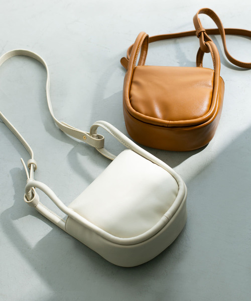 KBF（ケイビーエフ）の「チューブBAG（ショルダーバッグ・レディース・アイボリー/キャメル/ブラック・ONE）」の2枚目の写真