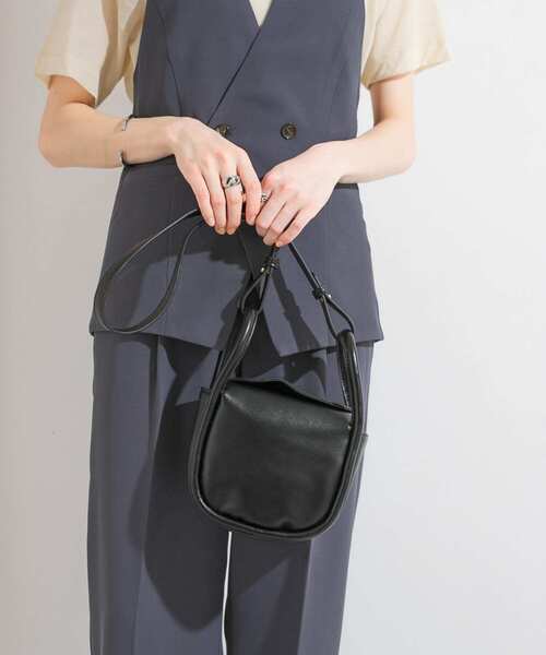 KBF（ケイビーエフ）の「チューブBAG（ショルダーバッグ・レディース・アイボリー/キャメル/ブラック・ONE）」の3枚目の写真