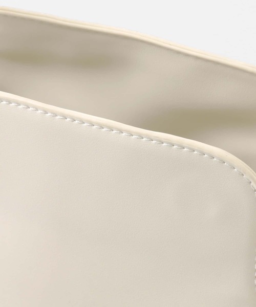 KBF（ケイビーエフ）の「チューブBAG（ショルダーバッグ・レディース・アイボリー/キャメル/ブラック・ONE）」の13枚目の写真