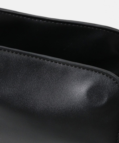 KBF（ケイビーエフ）の「チューブBAG（ショルダーバッグ・レディース・アイボリー/キャメル/ブラック・ONE）」の14枚目の写真