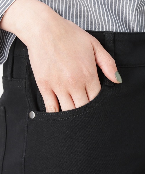 NAVY（ネイビー）の「NAVY JEANS COOL スキニーパンツ（その他パンツ・レディース・ブラック/ベージュ/ブラウン/ダークブルー/ライトインディゴブルー・S/M/L/XS）」の20枚目の写真