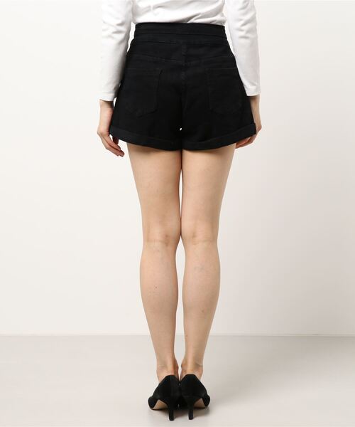 SPIGA（スピーガ）の「2つ釦デニムショートパンツ（デニムパンツ・レディース・ブラック・MEDIUM/SMALL）」の5枚目の写真