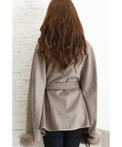 ElegChic(エレグシック)の「フォックスファーケープコート / 秋冬 結婚式対応 コート 冬(ポンチョ・レディース・ネイビー/サンドベージュ・M)」の5枚目の写真