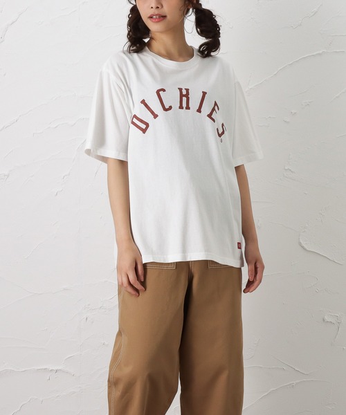 Dickies(ディッキーズ)の「Dickies ディッキーズ カレッジロゴプリント 半袖Tシャツ(Tシャツ/カットソー・レディース・ホワイト/パープル/イエロー/ブルーグリーン/チャコール・フリー)」の2枚目の写真