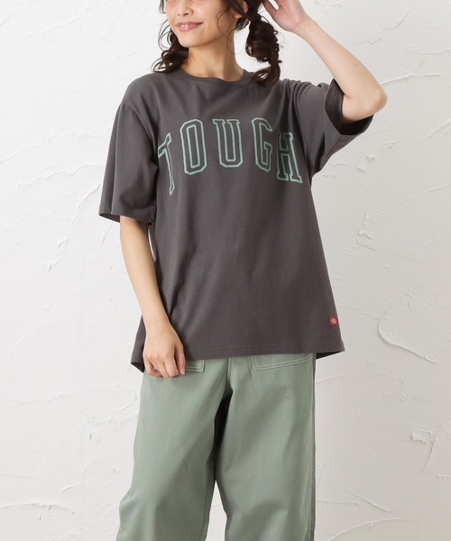 Dickies(ディッキーズ)の「Dickies ディッキーズ カレッジロゴプリント 半袖Tシャツ(Tシャツ/カットソー・レディース・ホワイト/パープル/イエロー/ブルーグリーン/チャコール・フリー)」の3枚目の写真