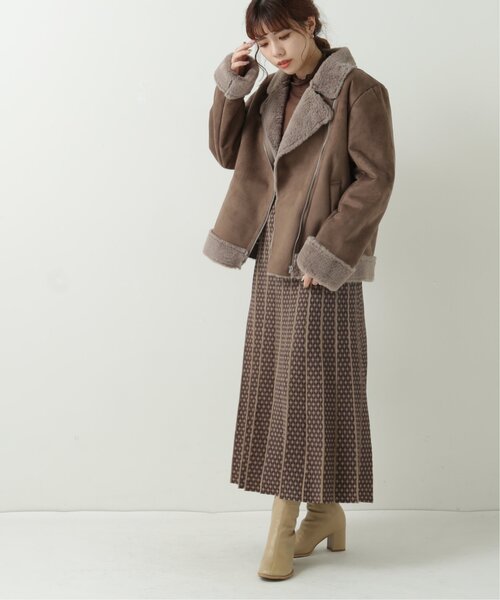 RAY CASSIN(レイカズン)の「ムートンライダースジャケット(ムートンコート・レディース・ブラウン/グレイッシュベージュ/キナリ・FREE)」の8枚目の写真