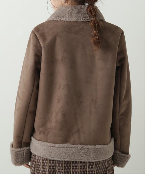 RAY CASSIN(レイカズン)の「ムートンライダースジャケット(ムートンコート・レディース・ブラウン/グレイッシュベージュ/キナリ・FREE)」の11枚目の写真