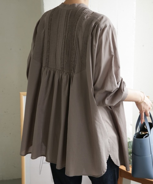 URBAN RESEARCH DOORS（アーバンリサーチドアーズ）の「2WAYピンタックブラウス（シャツ/ブラウス・レディース・オフホワイト/グレー・ONE）」の4枚目の写真