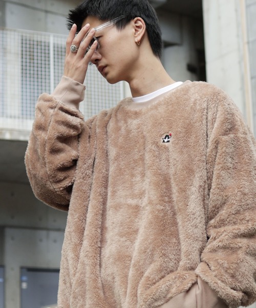Mark Gonzales（マーク・ゴンザレス）の「Mark Gonzales / マークゴンザレス 別注 コラボ オーバーサイズ ビッグ ボリューム ボア フリース ビッグ トレーナー（スウェット・メンズ・ホワイト系その他/ブラック系その他/ブラウン系その他/ベージュ系その他/ホワイト系その他2/ブラック系その他2/ブラウン系その他2/ベージュ系その他2・MEDIUM/LARGE）」の6枚目の写真