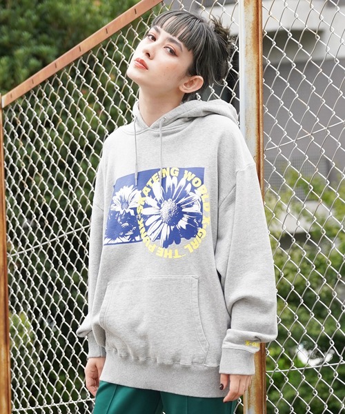 X-girl（エックスガール）の「MONOCHROME DAISY SWEAT HOODIE（パーカー・レディース・アッシュ/ブラック/グリーン・S/XL/L/M）」の2枚目の写真