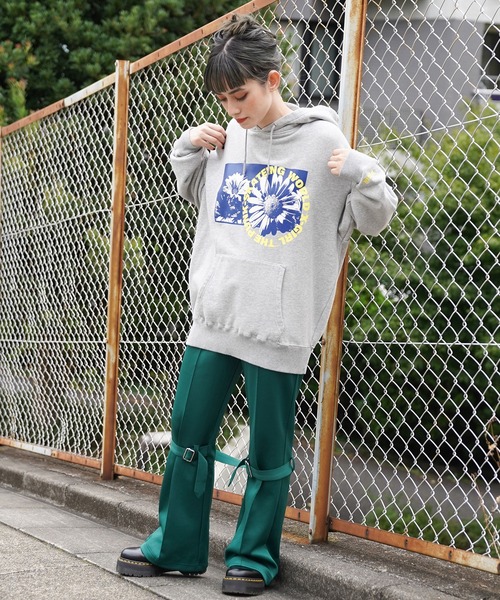 X-girl（エックスガール）の「MONOCHROME DAISY SWEAT HOODIE