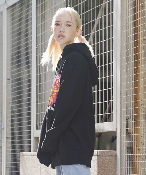 X-girl（エックスガール）の「MONOCHROME DAISY SWEAT HOODIE
