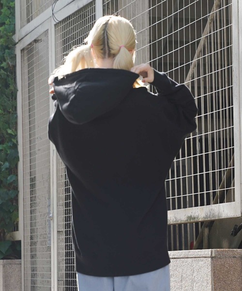 X-girl（エックスガール）の「MONOCHROME DAISY SWEAT HOODIE