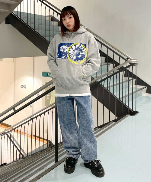 X-girl（エックスガール）の「MONOCHROME DAISY SWEAT HOODIE