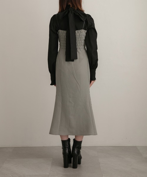 ANDGEEBEE(アンジービー)の「マーメイドキャミワンピ(ワンピース・レディース・ライトベージュ/ブラック×ホワイト・MEDIUM)」の4枚目の写真