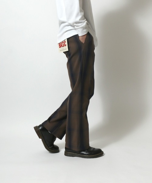 ANPAS（アンパス）の「Flared Pants/フレアパンツ ブーツカット カラーパンツ（チノパンツ・メンズ・ブルー/ブラック系その他/ブラック系その他2/グリーン系その他/ベージュ/ワンウォッシュ/ホワイト系その他/インディゴブルー/グレー/ネイビー/オリーブ/アイボリー/ブラウン/ブラック/ブラウン系その他・M/LL/L）」の9枚目の写真