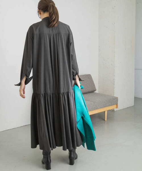 URBAN RESEARCH（アーバンリサーチ）の「シャツティアードワンピース（ワンピース・レディース・ベージュ/チャコールグレー・FREE）」の9枚目の写真