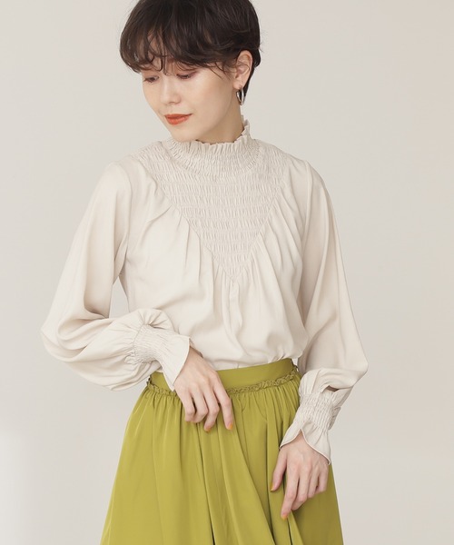 N.(N. Natural Beauty Basic)(エヌエヌナチュラルビューティーベーシック)の「◆シャーリングヨークハイネックブラウス(シャツ/ブラウス・レディース・モカ/ナチュラル/ライトグリーン・MEDIUM)」の3枚目の写真