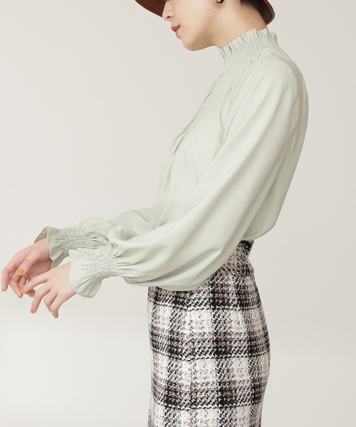 N.(N. Natural Beauty Basic)(エヌエヌナチュラルビューティーベーシック)の「◆シャーリングヨークハイネックブラウス(シャツ/ブラウス・レディース・モカ/ナチュラル/ライトグリーン・MEDIUM)」の10枚目の写真