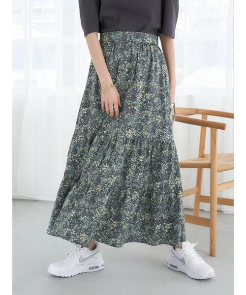 earth music&ecology(アースミュージックアンドエコロジー)の「2段ティアードプリントスカート(スカート・レディース・ベージュ/ネイビー・FREE)」の12枚目の写真