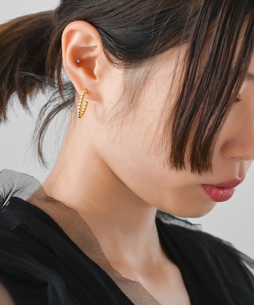 MUTURA(ムツラ)の「SV925 ボールチェーンフープピアス(ピアス(両耳用)・レディース・ゴールド/シルバー・ONE SIZE)」の5枚目の写真