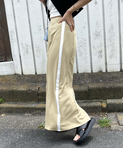 archives（アルシーヴ）の「サイドラインマーメイドスカート（スカート・レディース・ブラック/ベージュ/マスタード・MEDIUM）」の3枚目の写真