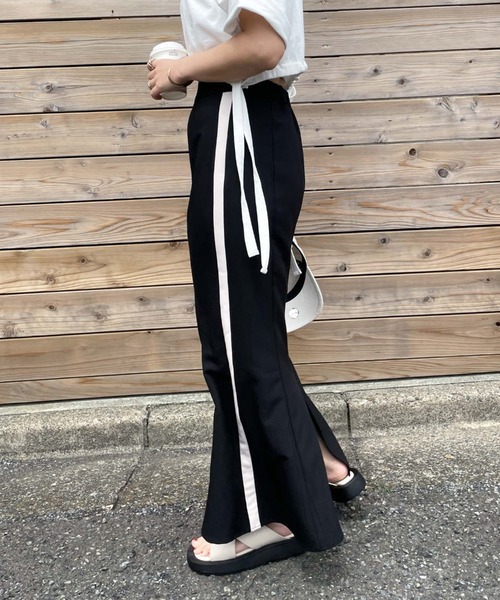 archives（アルシーヴ）の「サイドラインマーメイドスカート（スカート・レディース・ブラック/ベージュ/マスタード・MEDIUM）」の9枚目の写真