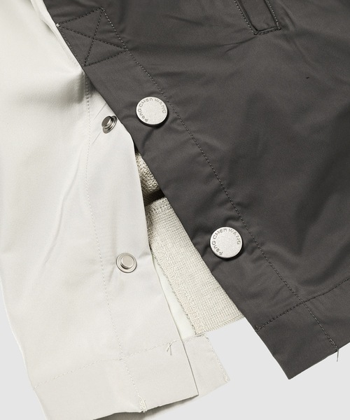 Feng Chen Wang（フェン・チェン・ワン）の「PATCH HOODIE（パーカー・メンズ・グレー・S/M/L）」の2枚目の写真