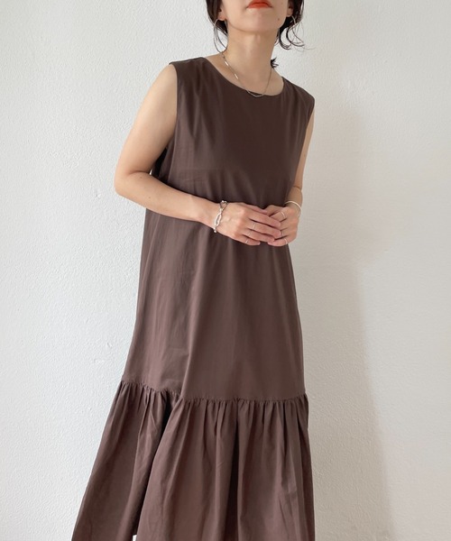 wee9s（ウィークス）の「relax tiered one piece / リラックスティアードワンピース（ワンピース・レディース・アイボリー/ブルー/ブラウン/ブラック・FREE）」の4枚目の写真