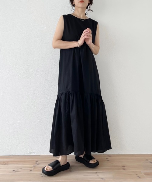 wee9s（ウィークス）の「relax tiered one piece / リラックスティアードワンピース（ワンピース・レディース・アイボリー/ブルー/ブラウン/ブラック・FREE）」の3枚目の写真