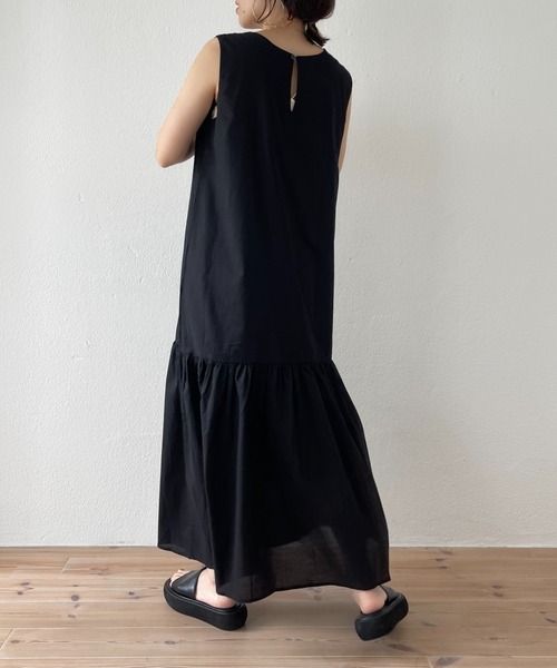wee9s（ウィークス）の「relax tiered one piece / リラックスティアードワンピース（ワンピース・レディース・アイボリー/ブルー/ブラウン/ブラック・FREE）」の12枚目の写真