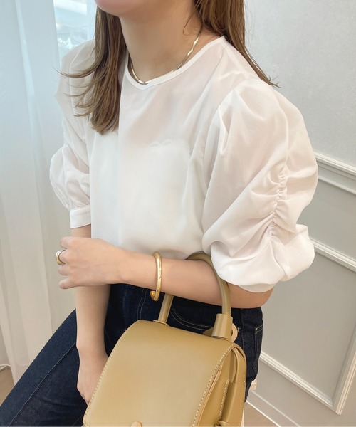 apres jour(アプレジュール)の「ギャザースリーブブラウス【ZOZOTOWN限定アイテム】(シャツ/ブラウス・レディース・ブラック/ベージュ/オフホワイト・X-LARGE/フリー)」の2枚目の写真