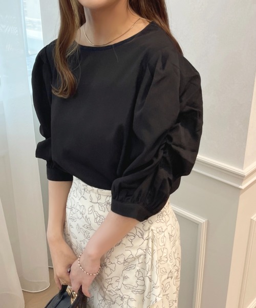 apres jour(アプレジュール)の「ギャザースリーブブラウス【ZOZOTOWN限定アイテム】(シャツ/ブラウス・レディース・ブラック/ベージュ/オフホワイト・X-LARGE/フリー)」の1枚目の写真